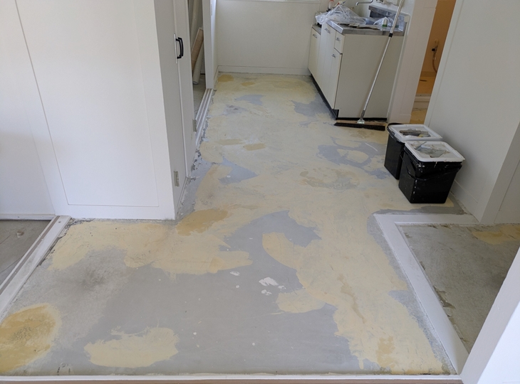 壁紙・床材は、新築時から一度も張り替えられていないことがほとんど