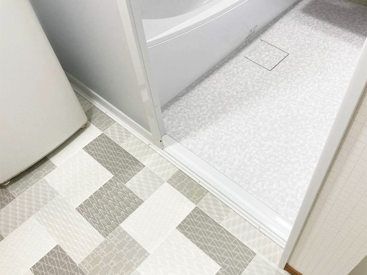 床も白を基調としたタイルへと貼り替え、より清潔感のある浴槽へとなりました。 