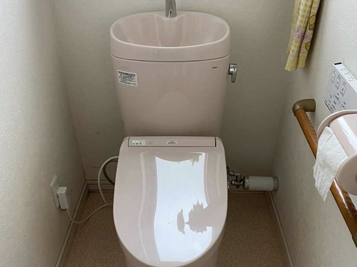 TOTOのEX便器に取り換えました。<br />
便座はTCF8CM57の脱臭付きです。<br />
ピンクの色味は変えず、快適に使用できるトイレになりました。