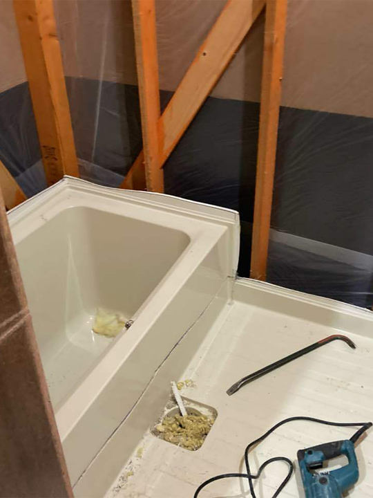 浴室は壁や水栓の位置など気になっていた部分を総取り替えし、より清潔感のある浴室を目指します。 