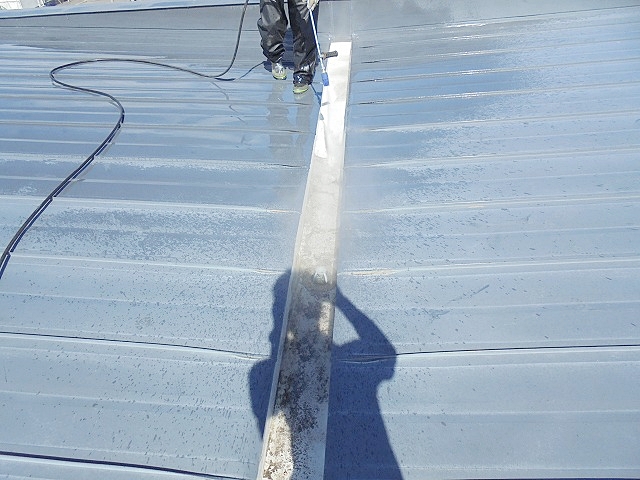 屋根（スノーレーン） 高圧水洗浄