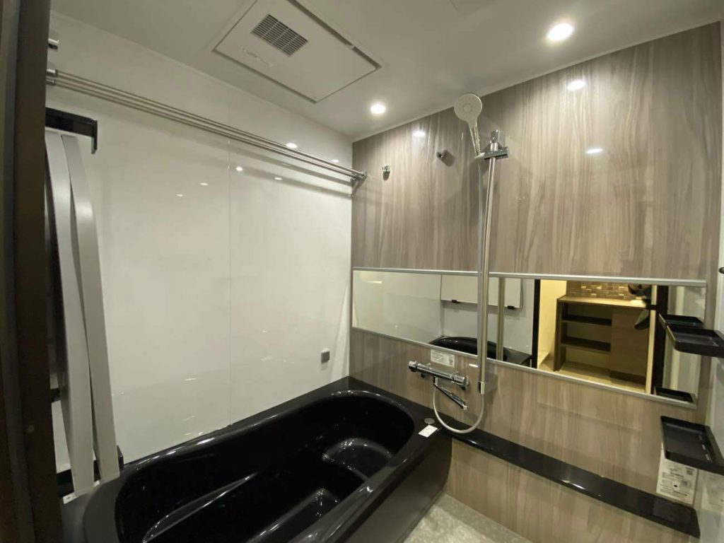 施工後の浴室のお写真です。デザイン、利便性の両面で優れているTOTO製品です。
